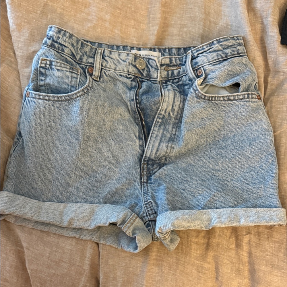 Zara - Classic Denim Women's Shorts